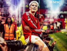 IM体育官方平台-曼联客场大胜，利物浦传奇续写新篇章