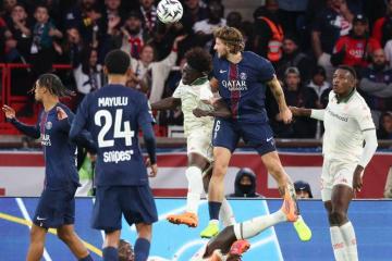 IM体育社区互动入口-关于拜仁后防线零漏失，对手难有破门机会的信息