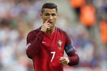 IM体育-布克神迹撕裂北国寒夜，马刺终场绝杀冰封吉林