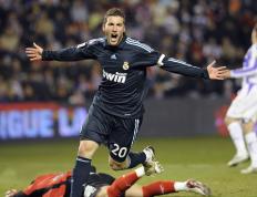 IM体育在线注册-赛道风云，红牛二队战术完胜迈凯伦，佩雷兹火热状态点燃赛场