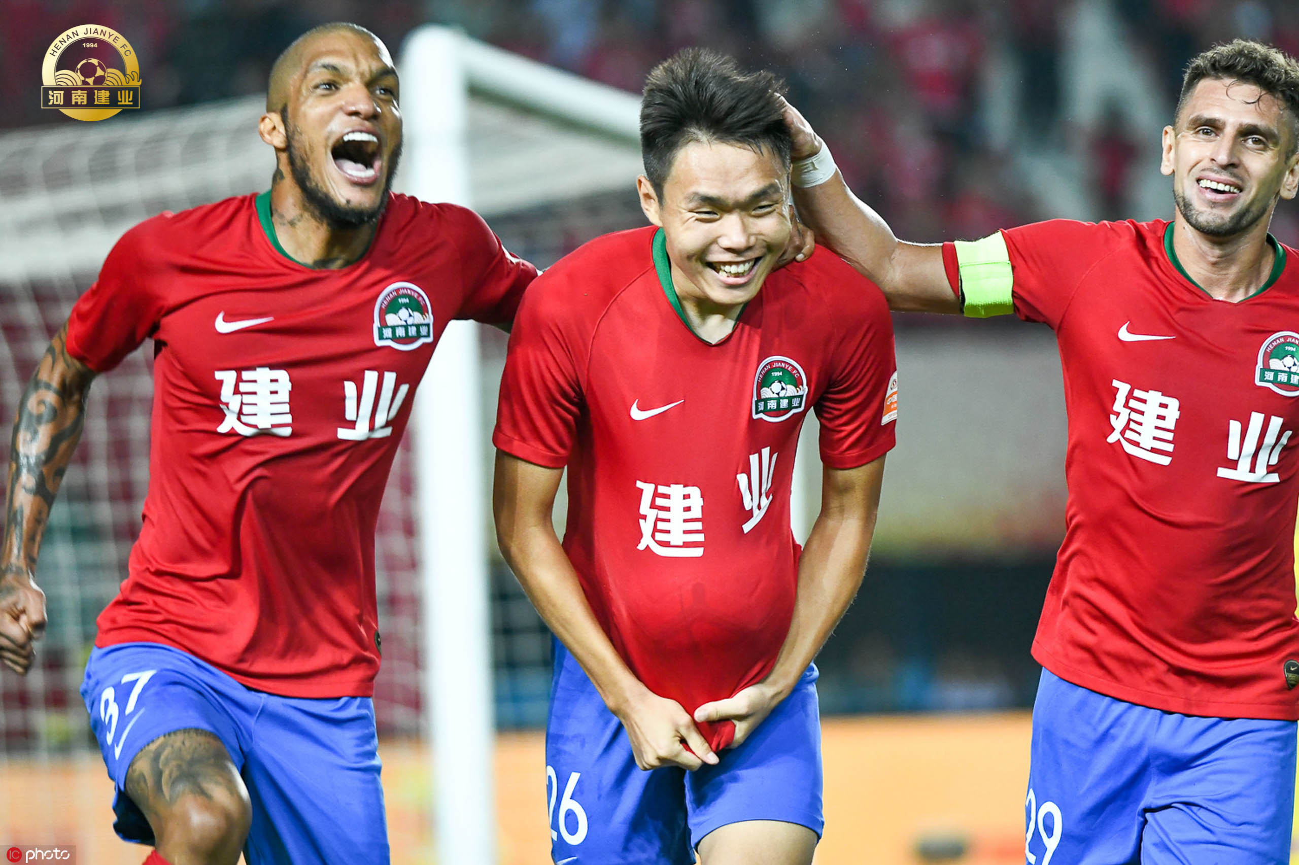 IM体育官方平台-上港主场迎战建业，全力以赴争取胜利的简单介绍