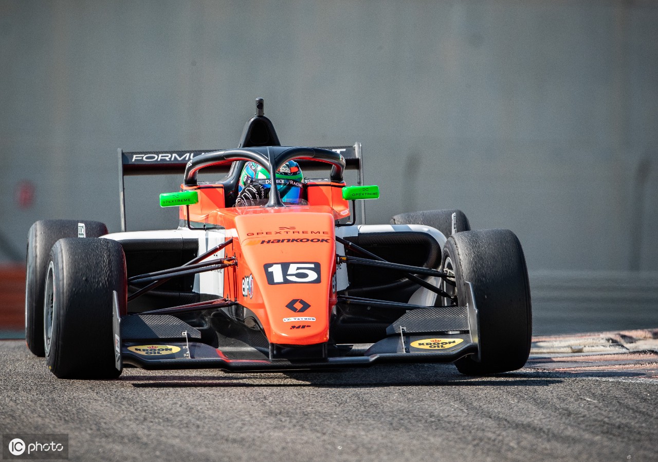 IM体育下载-雷诺车队完胜梅赛德斯，勒克莱尔带队取胜