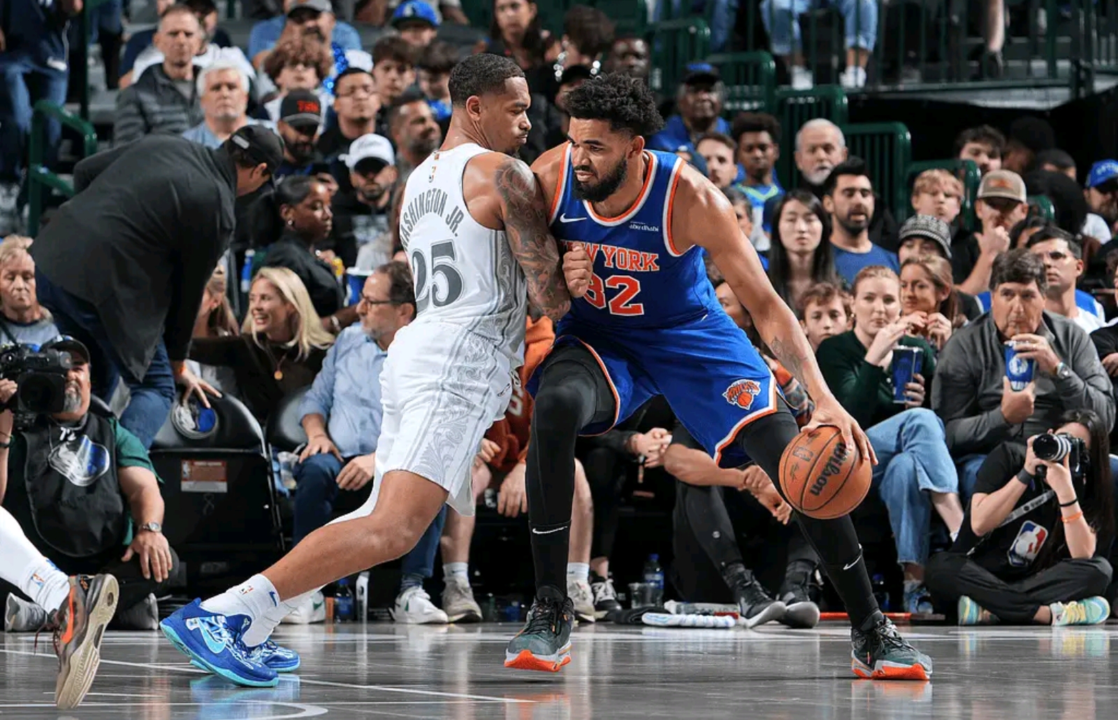 IM体育平台-关于灰熊鏖战尼克斯，欧文刷新纪录的信息