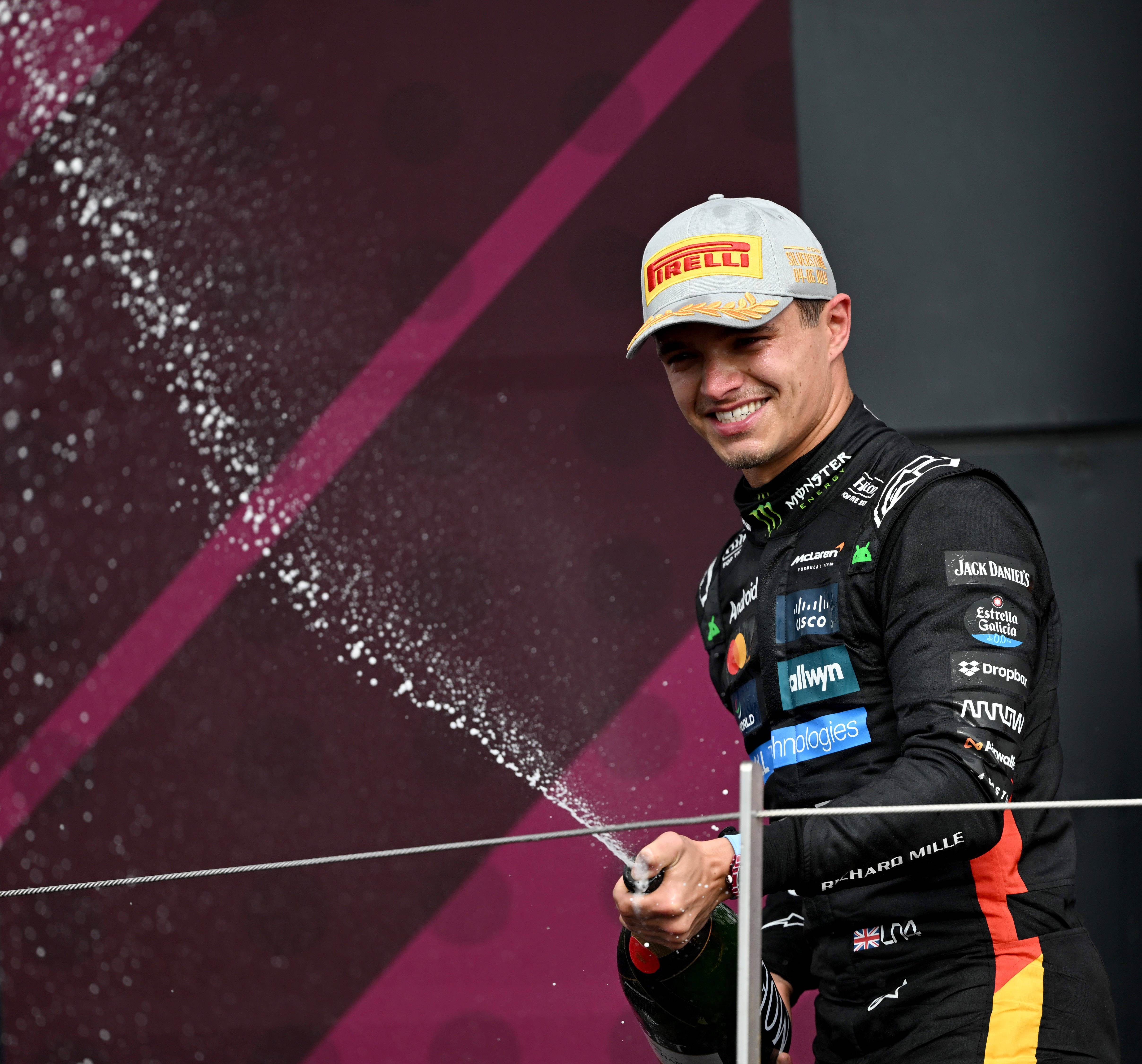 IM体育网页版登录入口-雷诺车队鏖战索伯车队，皮亚斯特里惊艳四座的简单介绍