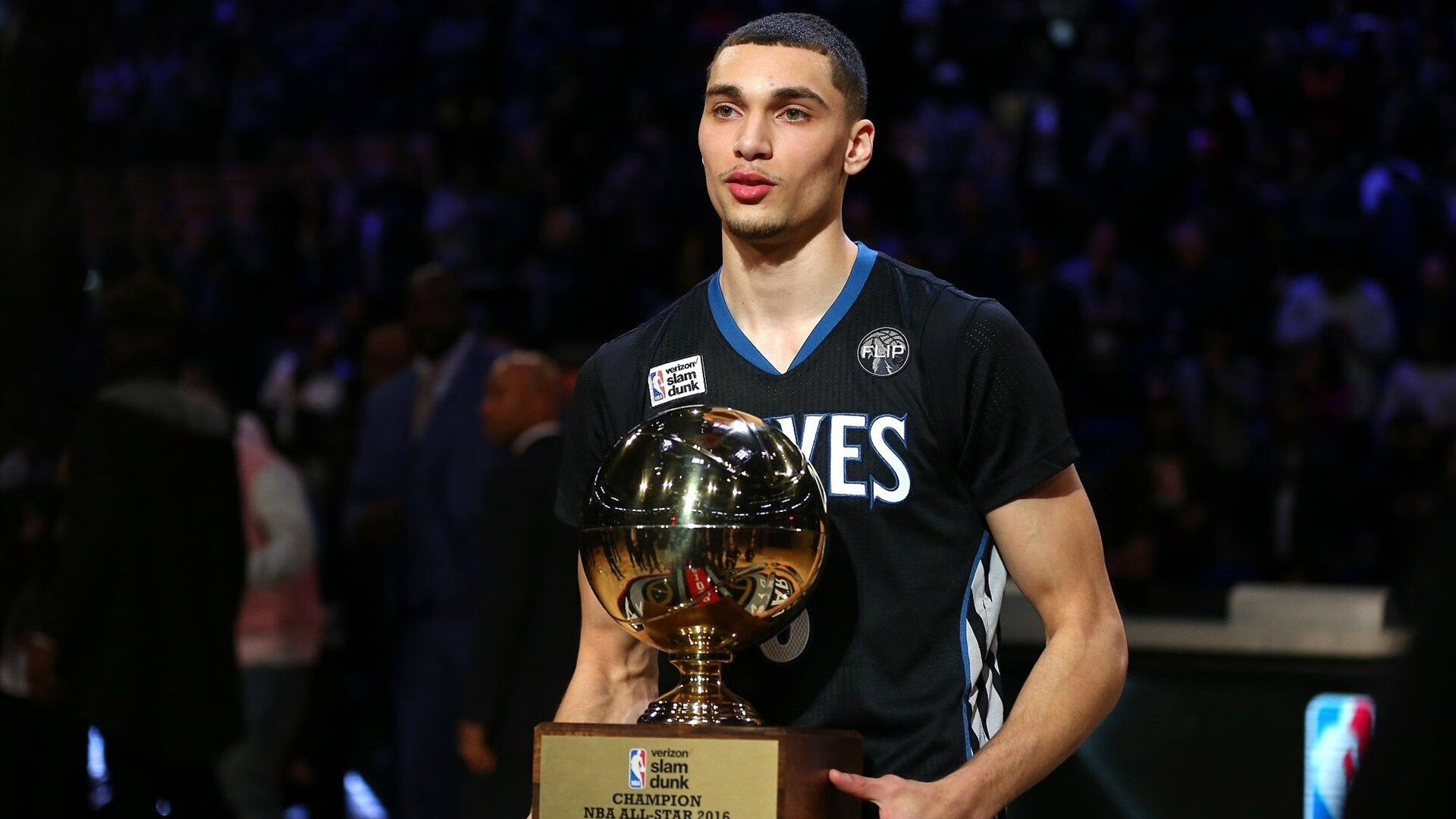 IM体育赛事直播入口-拉梅洛·鲍尔，在雄鹿与灰熊的巨星对决中，他为何成为无可争议的全场最佳？