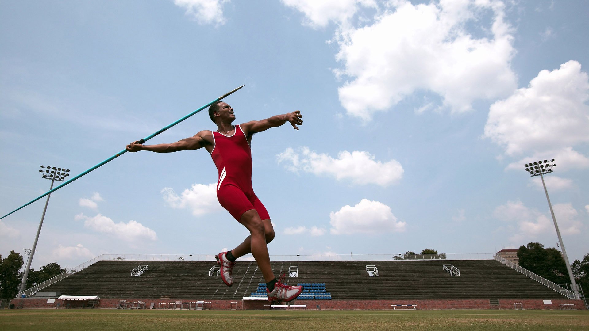 IM体育社区互动入口-当东方铁骑稳稳踏过爵士,亚平宁的乔治已接管战场—体育世界里的唯一性叙事