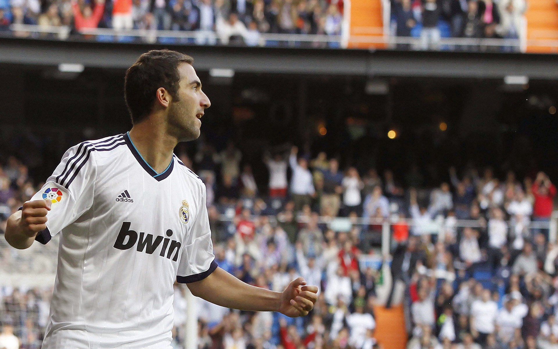 IM体育-卡马文加一役封神！沙特资本围剿下，曼城王朝遭遇最冷寒流