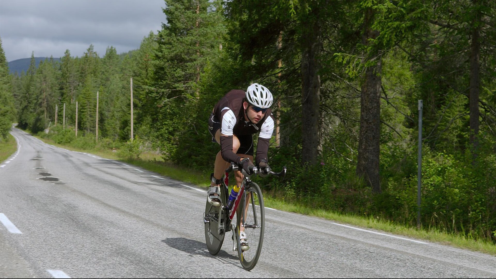 IM体育官方平台-争冠之夜，铁血锁链—巴雷拉如何用防守艺术改写英超剧本