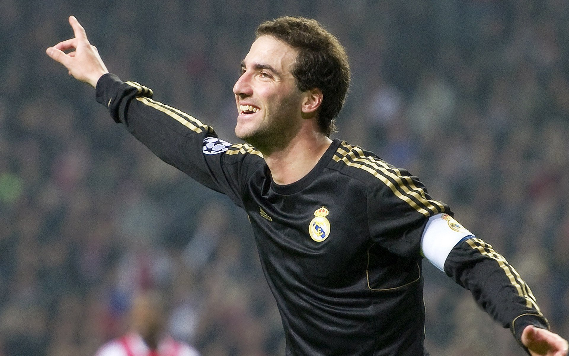 IM Sport-赛道与绿茵场的双重奏，当F1争冠焦点战遇上利物浦的摩洛哥征服